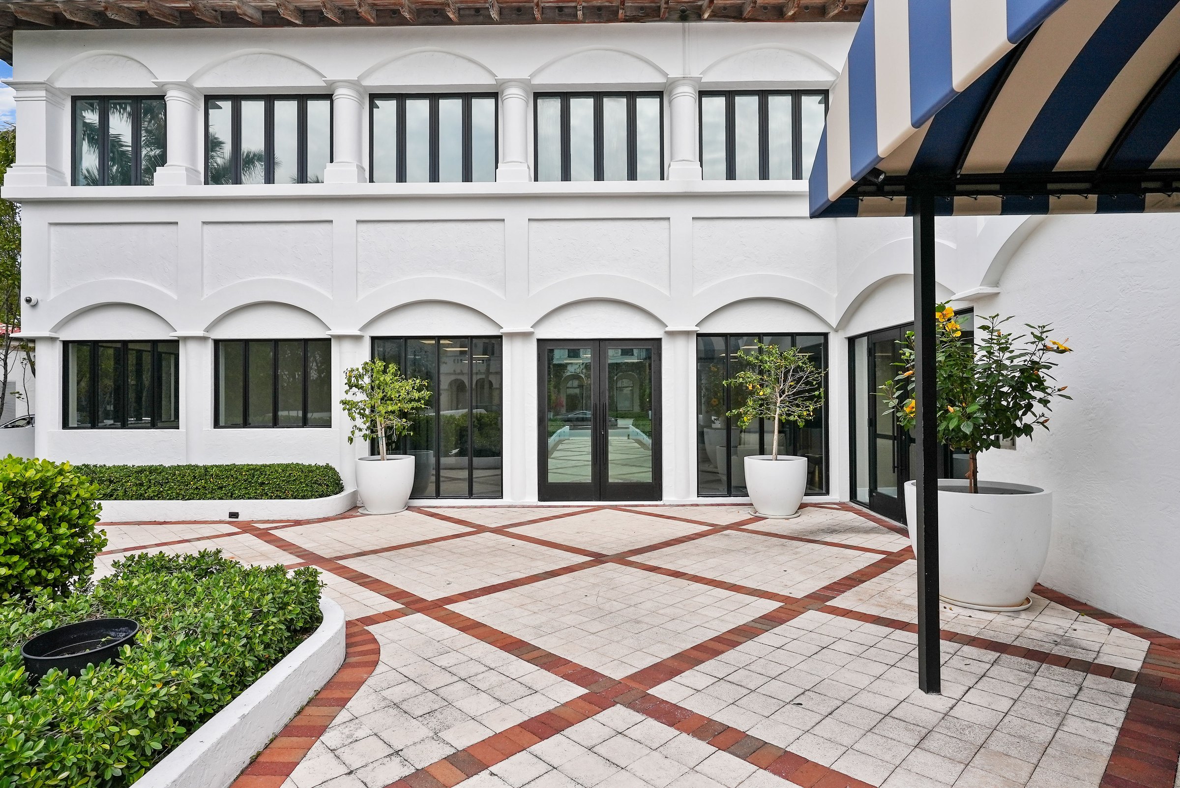 Illustrated Properties | Palm Beach Office project view 23