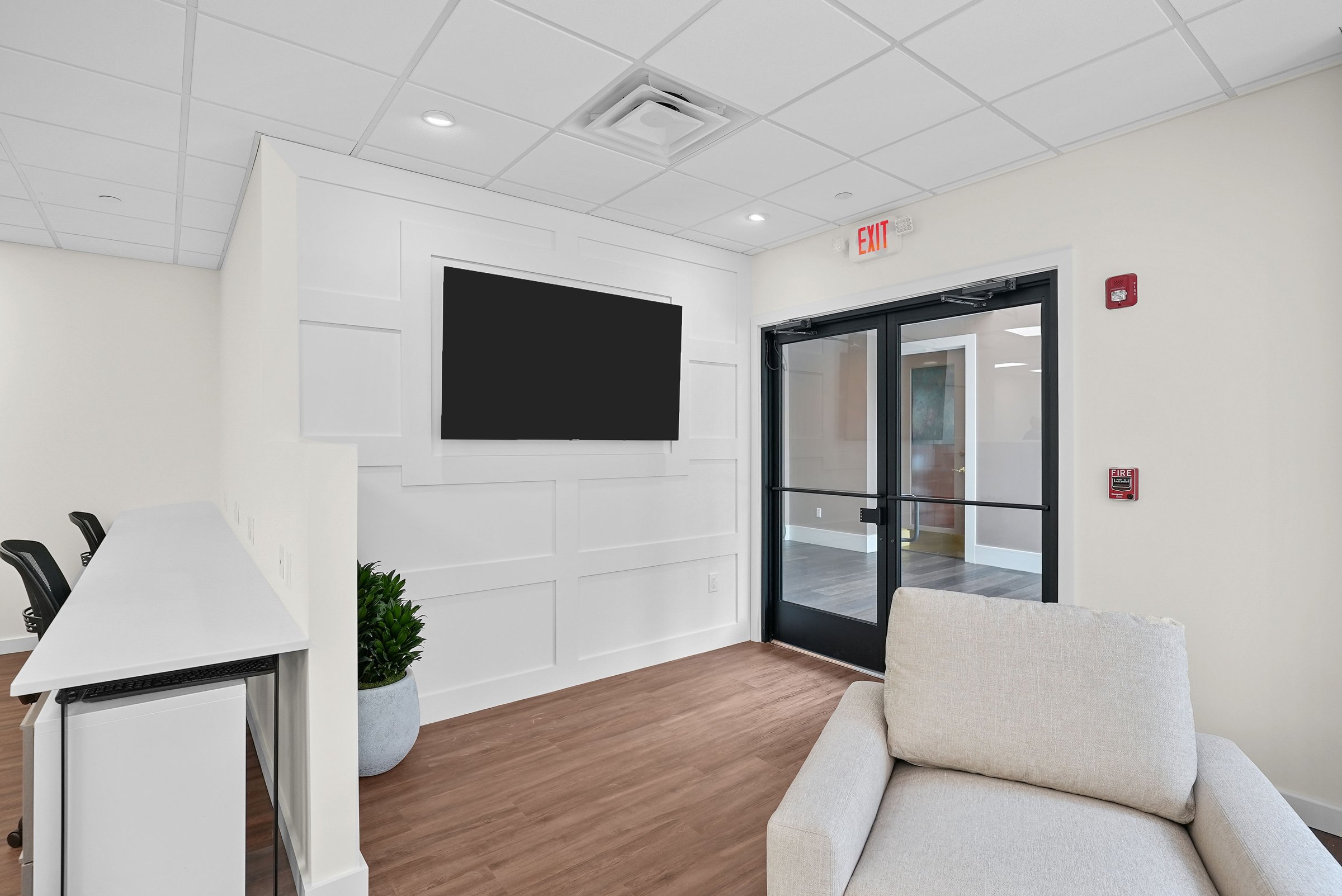 Illustrated Properties | Palm Beach Office project view 21